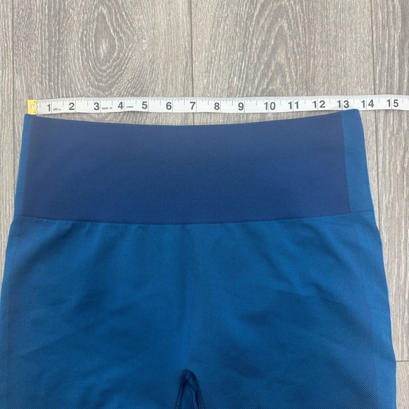 Outdoor Voices Womens Textured Biker Shorts in Blue 4.5” Size Large - Picture 5 of 9